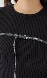モデル：156cm（着用サイズ：FREE　着用カラー：BLK）