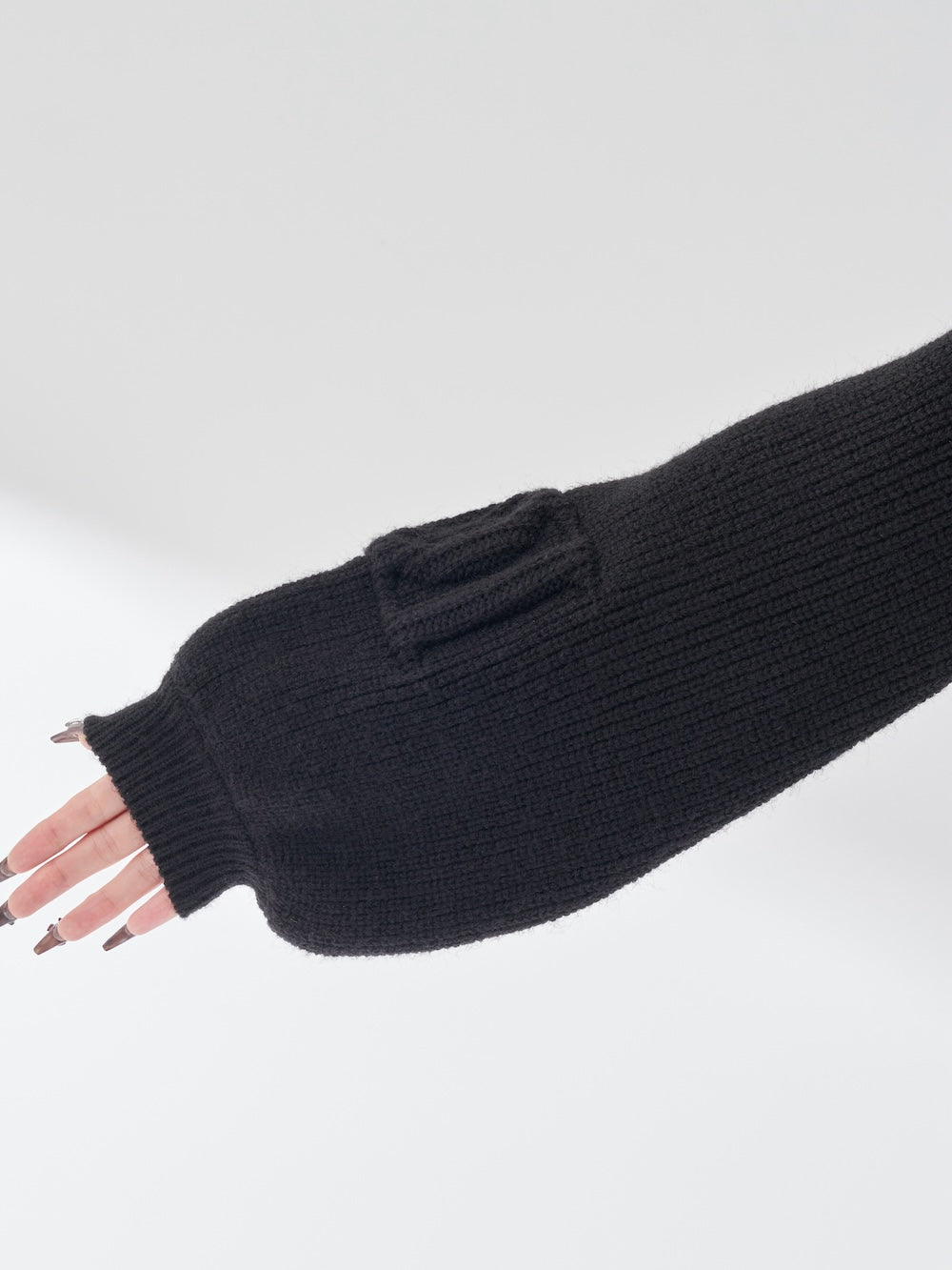 モデル：156cm（着用サイズ：FREE　着用カラー：BLK）