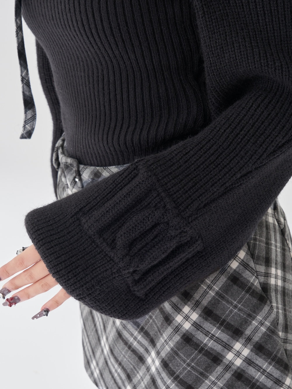 モデル：156cm（着用サイズ：FREE　着用カラー：BLK）