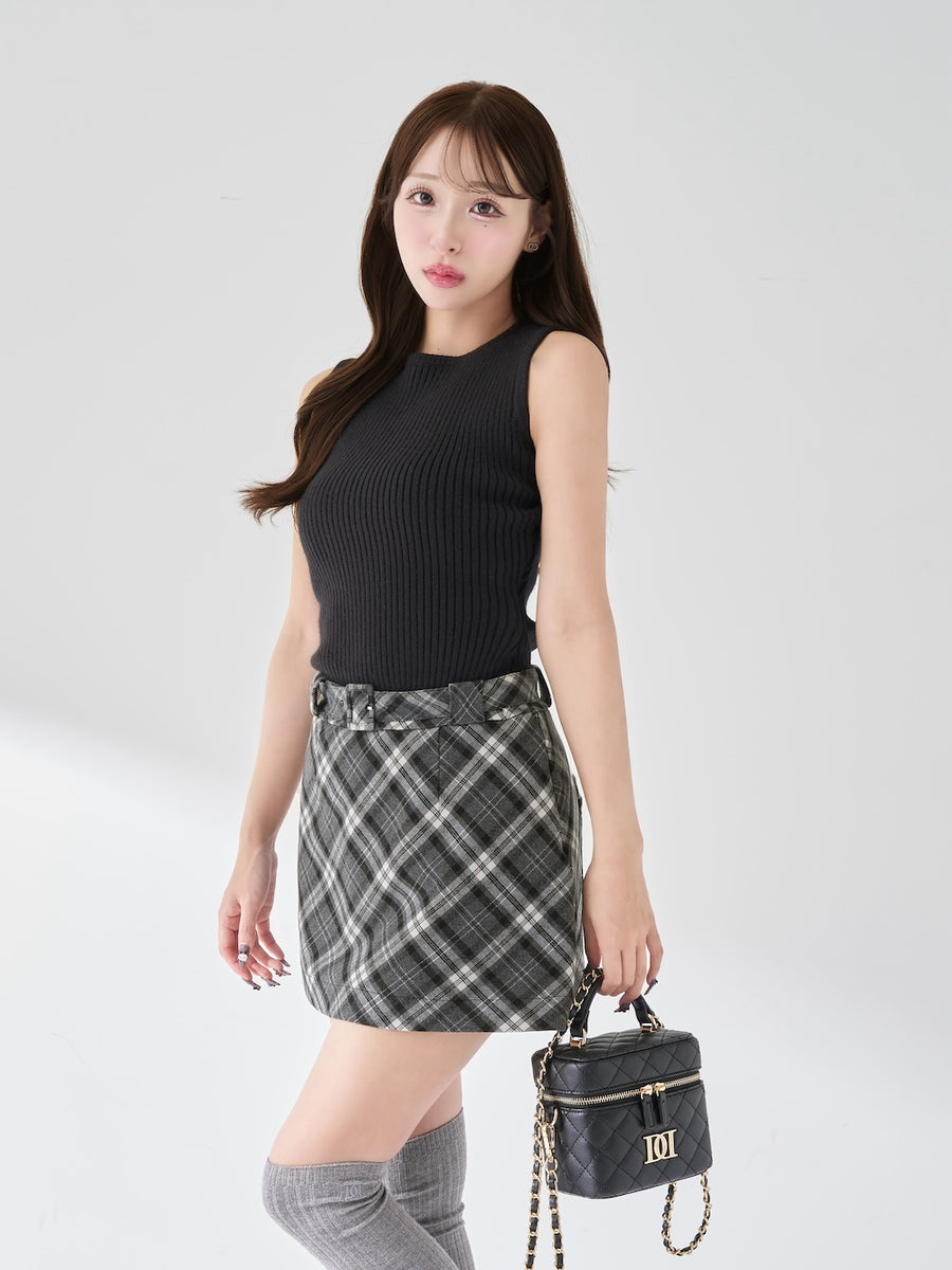 モデル：156cm（着用サイズ：FREE　着用カラー：BLK）