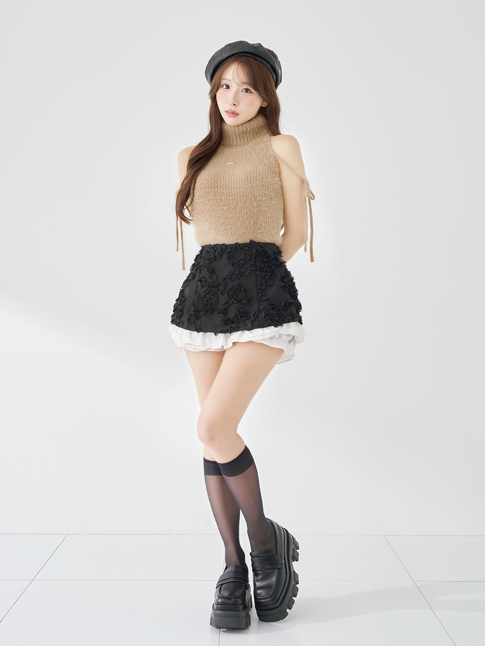 モデル：156cm（着用サイズ：FREE　着用カラー：BLK）