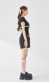 モデル：156cm（着用サイズ：FREE　着用カラー：BLK）