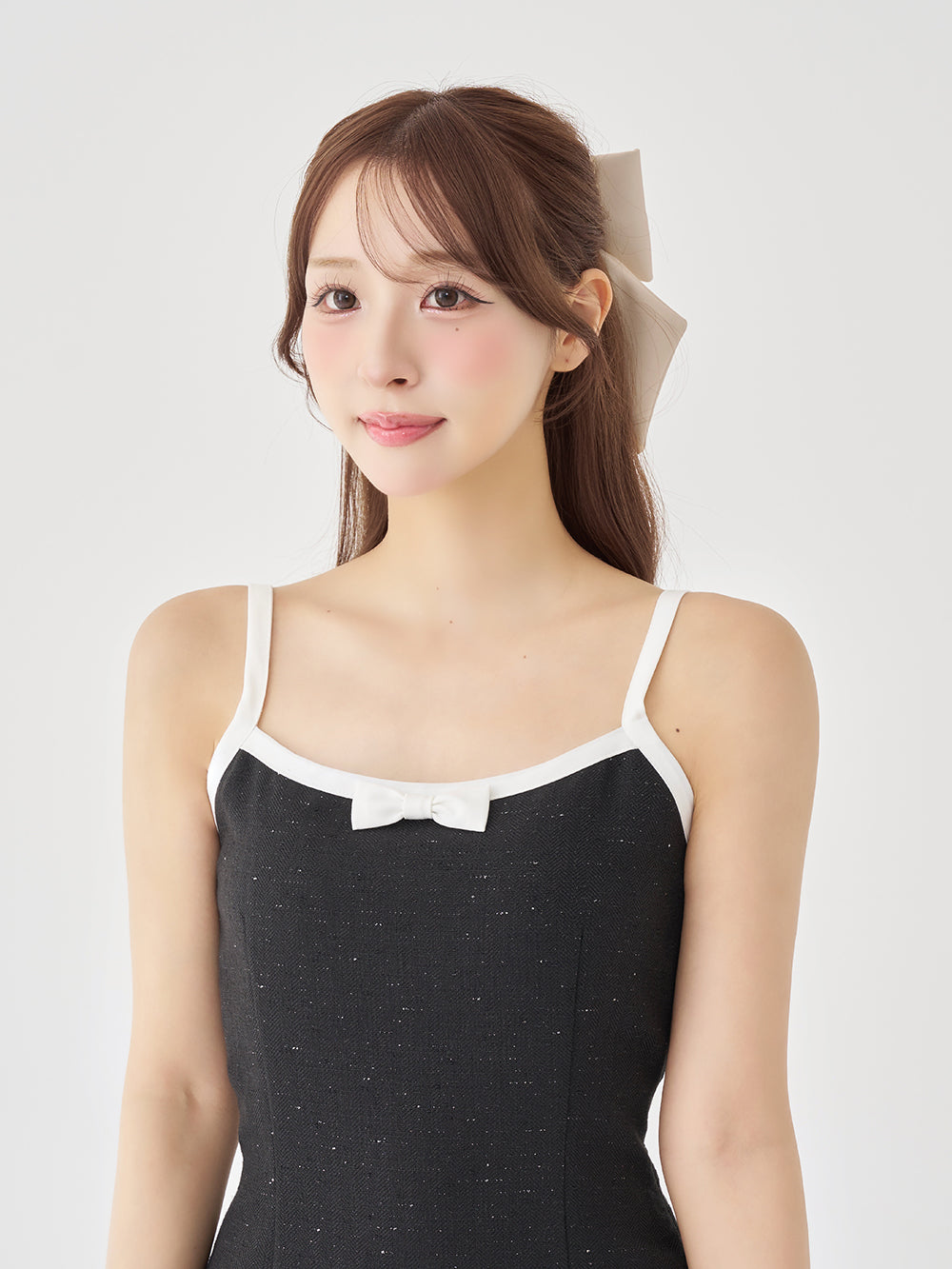 モデル：156cm（着用サイズ：FREE　着用カラー：BLK）