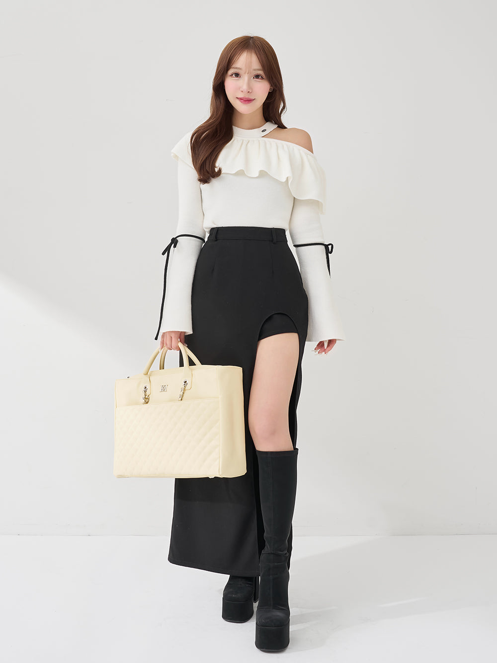 モデル：156cm（着用サイズ：FREE　着用カラー：IVO）