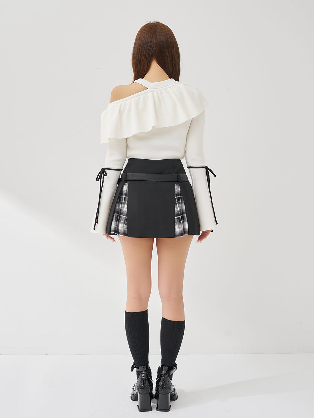 モデル：156cm（着用サイズ：FREE　着用カラー：IVO）