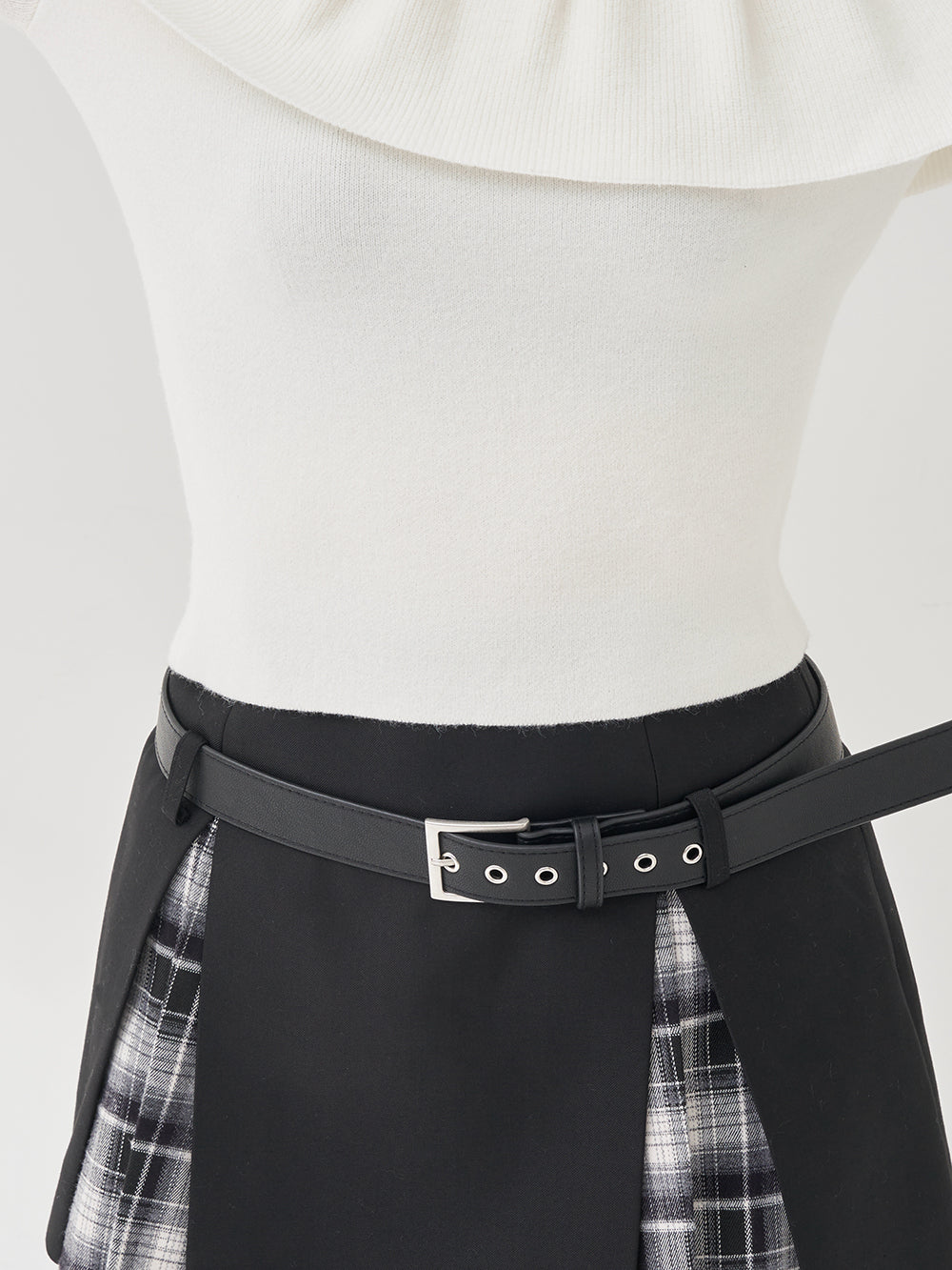 モデル：156cm（着用サイズ：FREE　着用カラー：IVO）