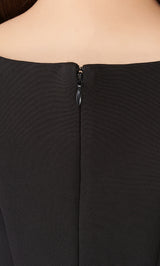 モデル：156cm（着用サイズ：FREE　着用カラー：BLK）