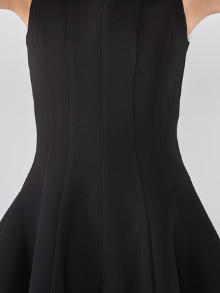 モデル：156cm（着用サイズ：FREE　着用カラー：BLK）