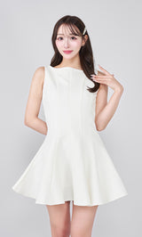 モデル：156cm（着用サイズ：FREE　着用カラー：WHT）