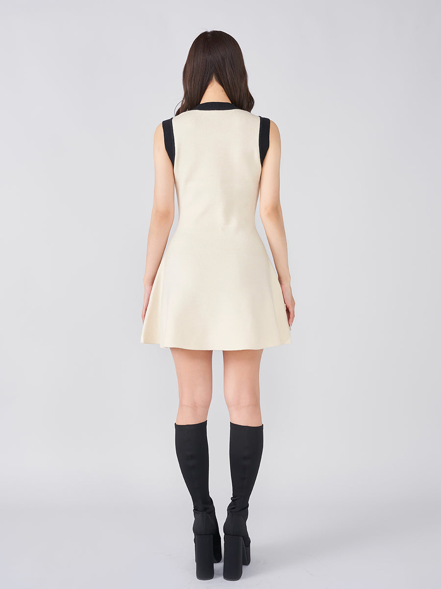モデル：156cm（着用サイズ：FREE　着用カラー：IVO）