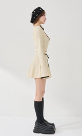 モデル：156cm（着用サイズ：FREE　着用カラー：IVO）