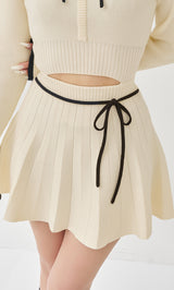 モデル：156cm（着用サイズ：FREE　着用カラー：IVO）