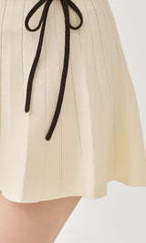 モデル：156cm（着用サイズ：FREE　着用カラー：IVO）