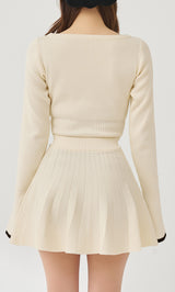 モデル：156cm（着用サイズ：FREE　着用カラー：IVO）