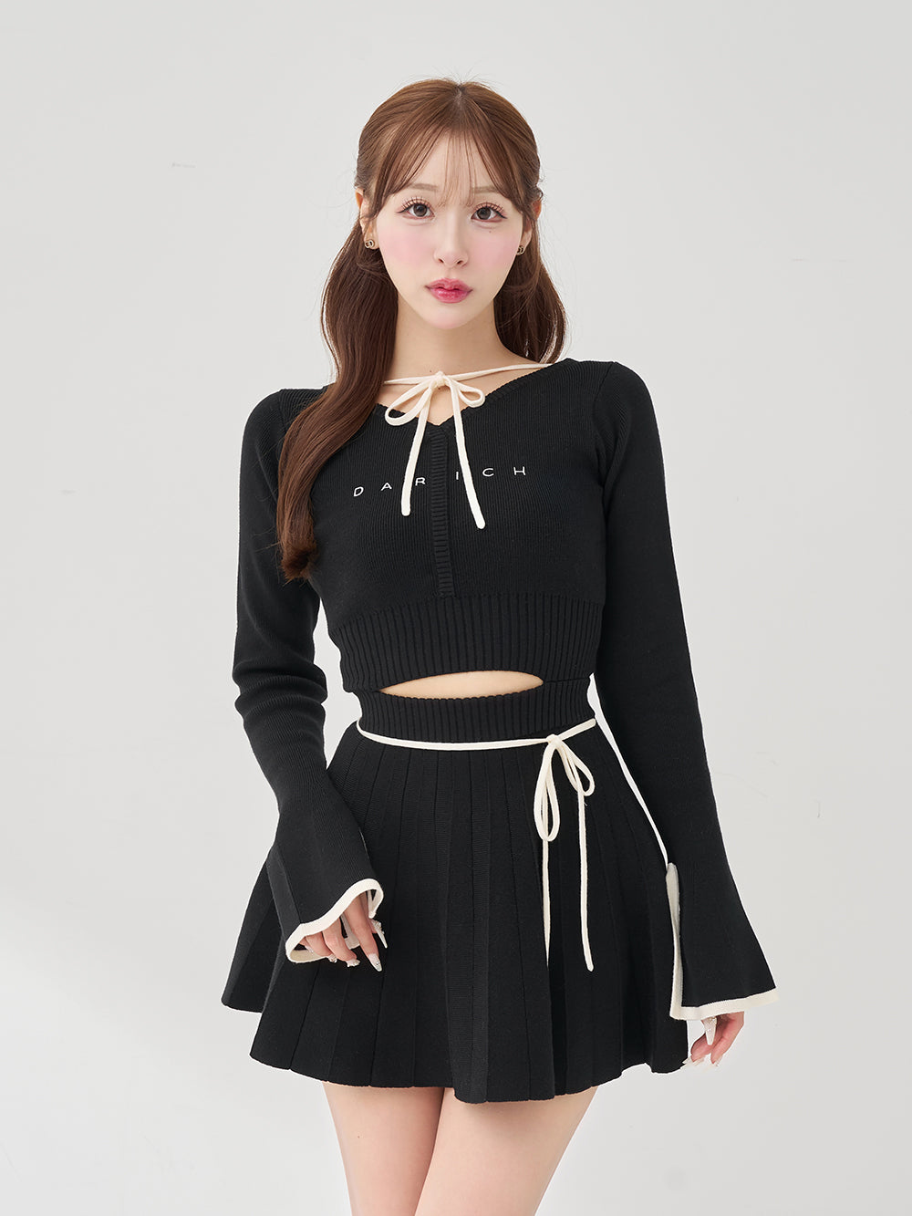 モデル：156cm（着用サイズ：FREE　着用カラー：BLK）