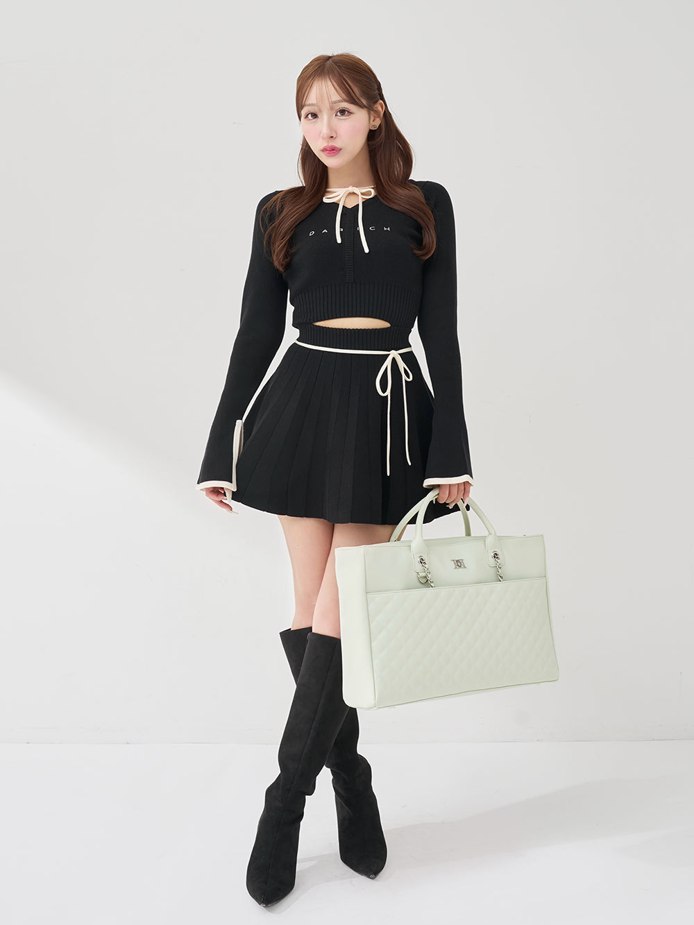 モデル：156cm（着用サイズ：FREE　着用カラー：BLK）