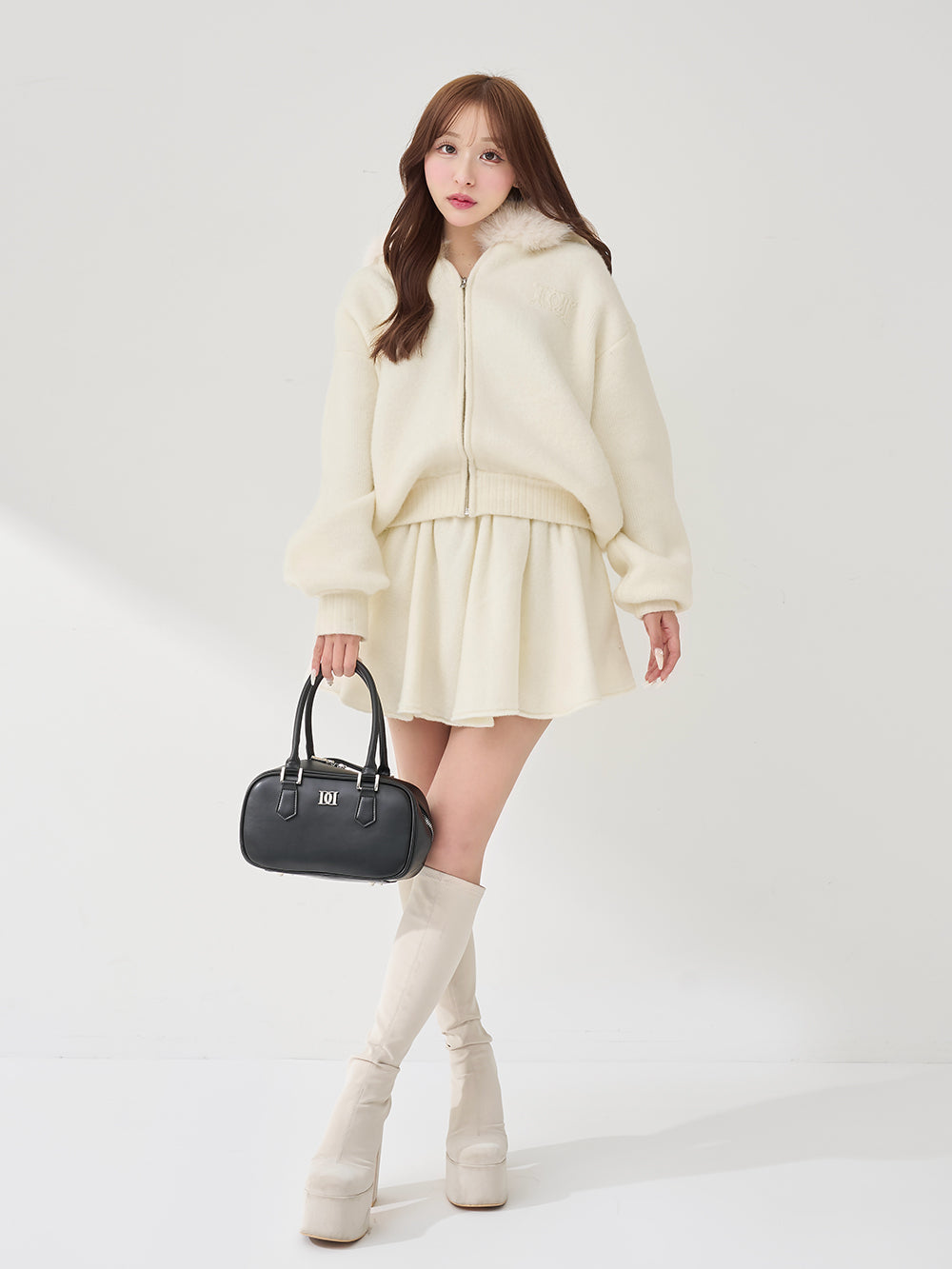 モデル：156cm（着用サイズ：FREE　着用カラー：IVO）