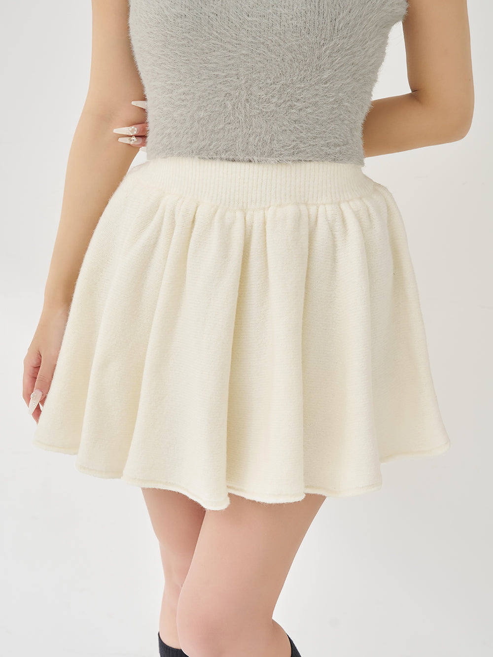 モデル：156cm（着用サイズ：FREE　着用カラー：IVO）