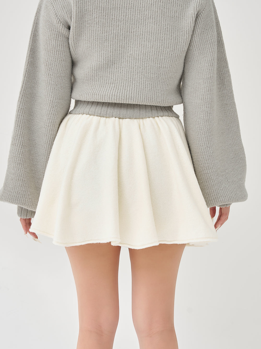 モデル：156cm（着用サイズ：FREE　着用カラー：IVO）