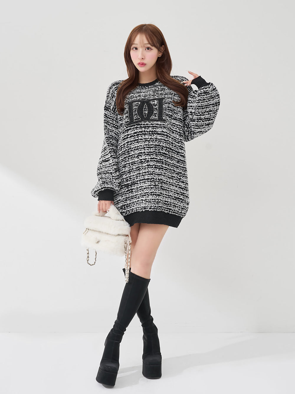 モデル：156cm（着用サイズ：FREE　着用カラー：BLK）