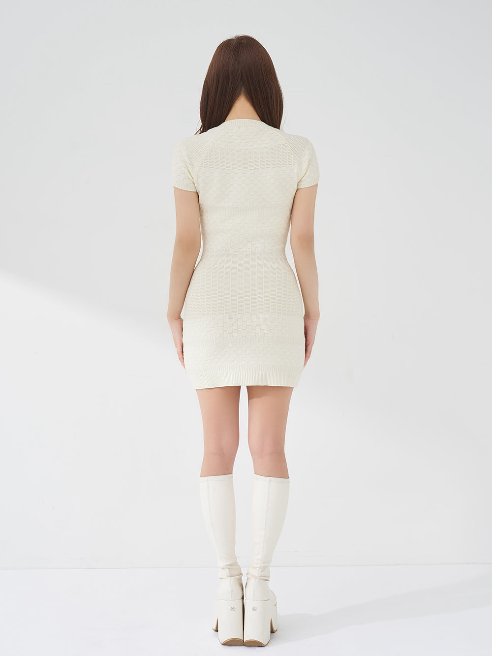 モデル：156cm（着用サイズ：FREE　着用カラー：IVO）