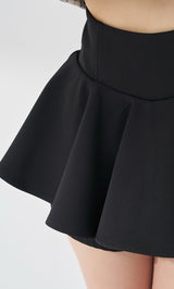 モデル：156cm（着用サイズ：FREE　着用カラー：BLK）