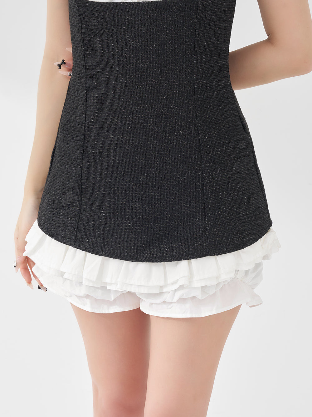 モデル：156cm（着用サイズ：FREE　着用カラー：BLK）