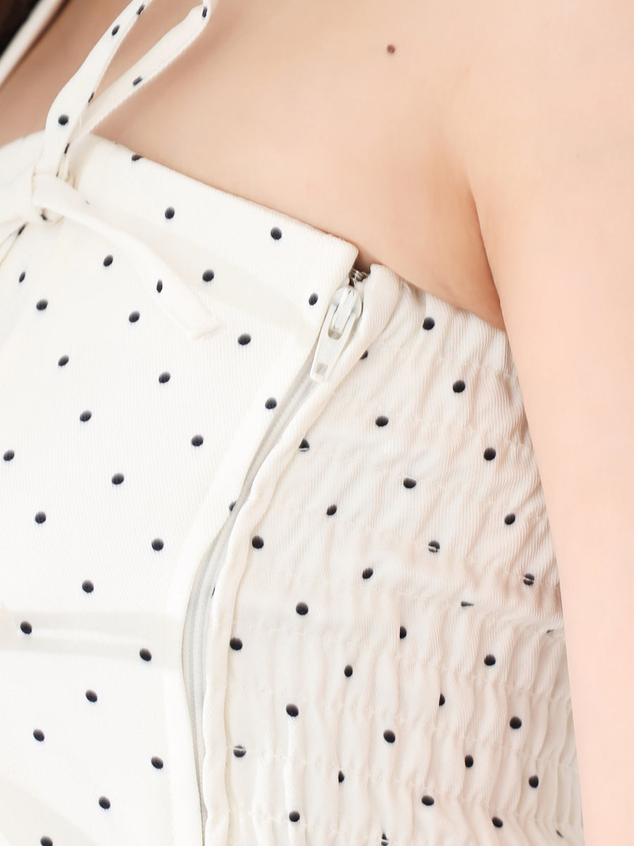 モデル：156cm（着用サイズ：FREE　着用カラー：IVO）