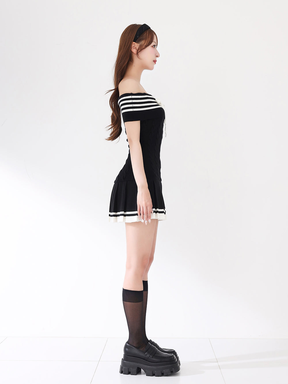 モデル：156cm（着用サイズ：FREE　着用カラー：BLK）
