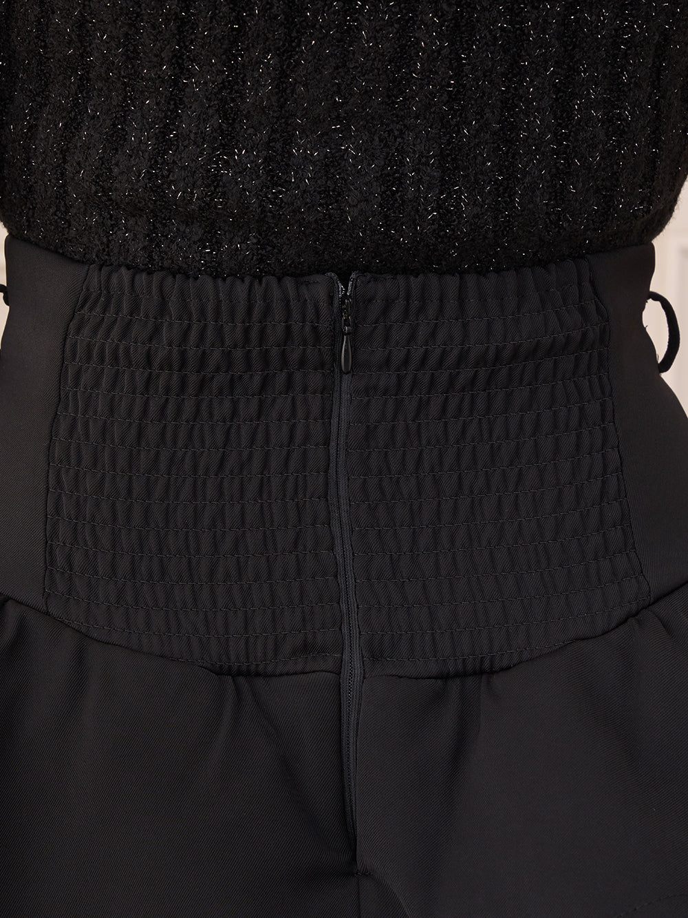 モデル：156cm（着用サイズ：FREE　着用カラー：BLK）
