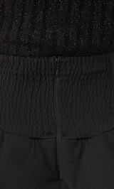 モデル：156cm（着用サイズ：FREE　着用カラー：BLK）