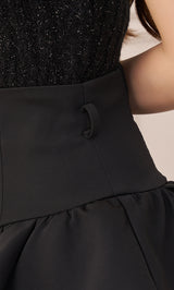 モデル：156cm（着用サイズ：FREE　着用カラー：BLK）
