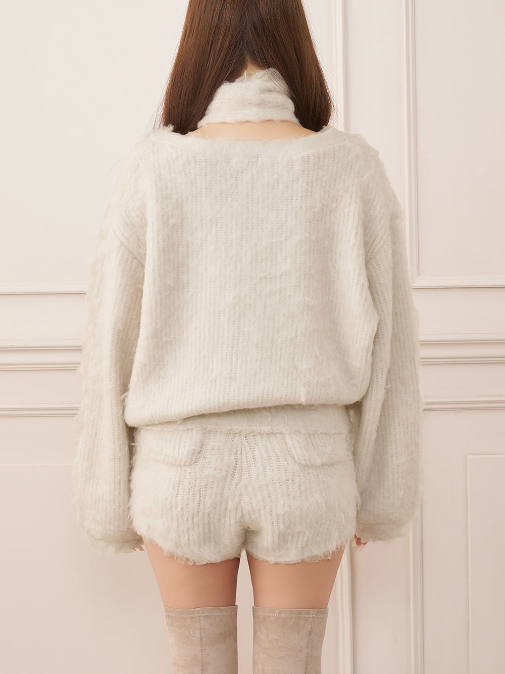モデル：156cm（着用サイズ：FREE　着用カラー：IVO）