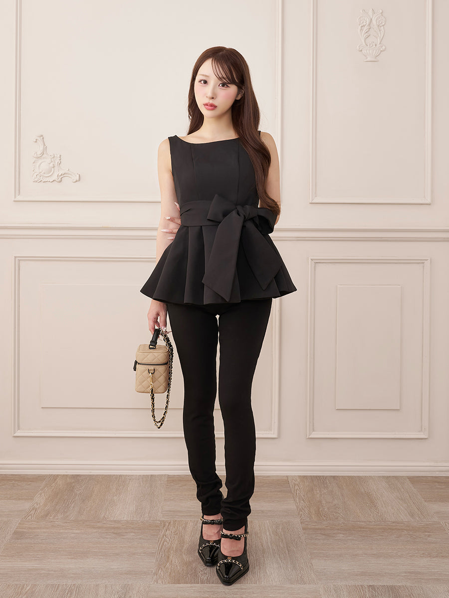モデル：156cm（着用サイズ：FREE　着用カラー：BLK）