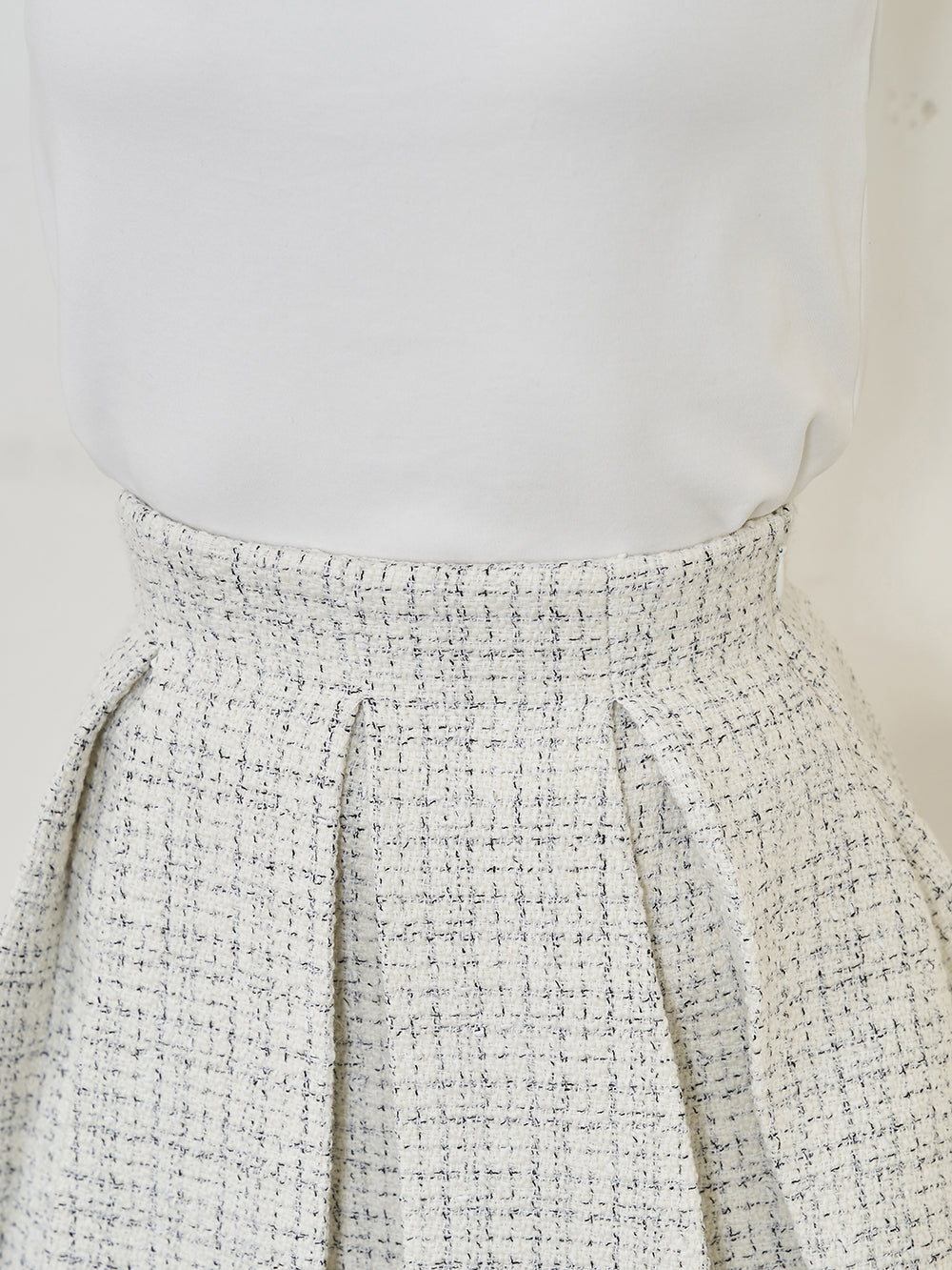 モデル：156cm（着用サイズ：S　着用カラー：WHT）