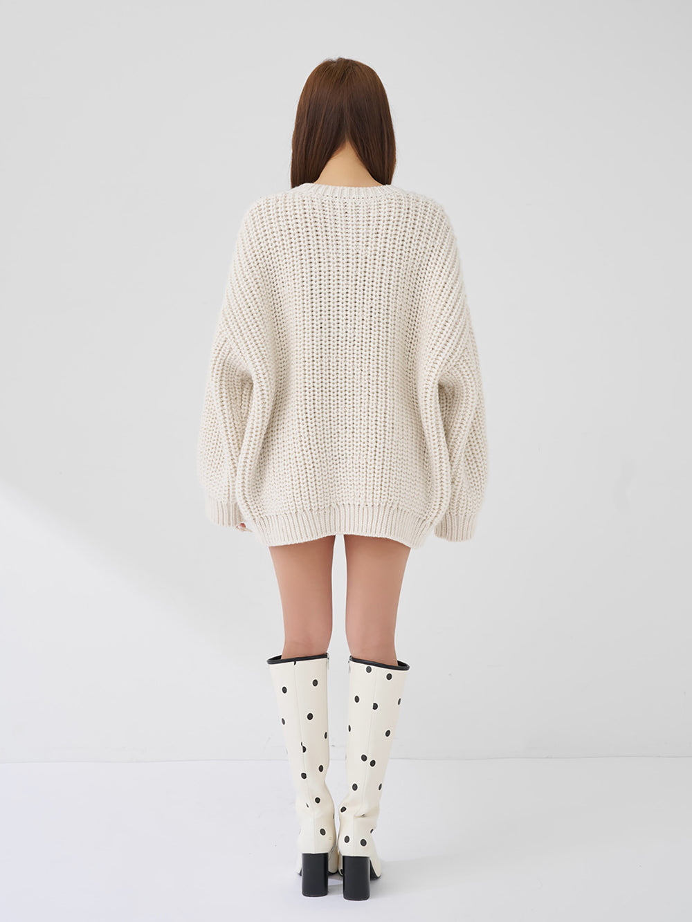 モデル：156cm（着用サイズ：FREE　着用カラー：IVO）