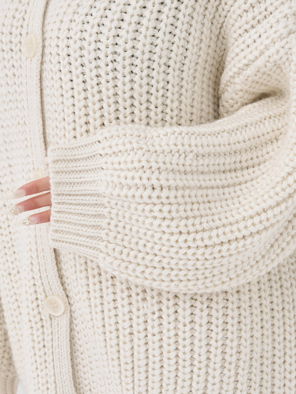 モデル：156cm（着用サイズ：FREE　着用カラー：IVO）