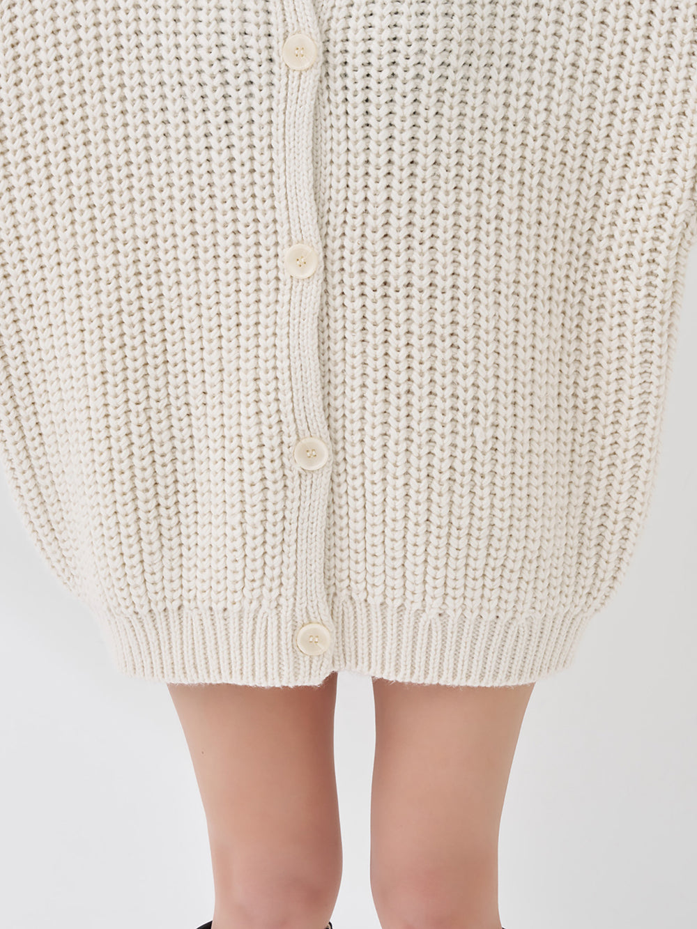 モデル：156cm（着用サイズ：FREE　着用カラー：IVO）