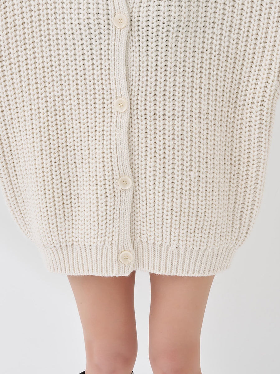 モデル：156cm（着用サイズ：FREE　着用カラー：IVO）