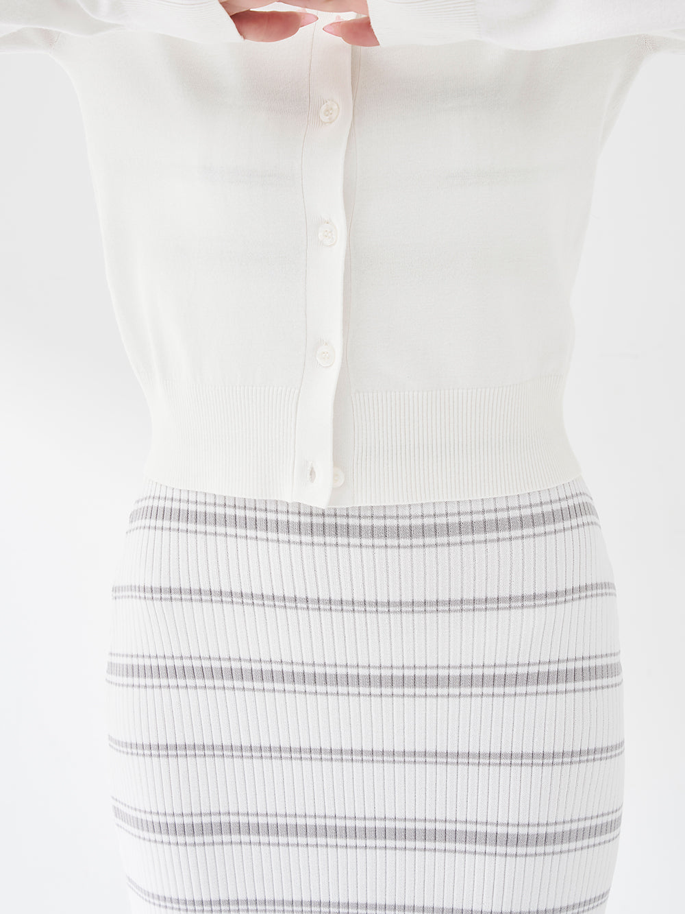 モデル：156cm（着用サイズ：FREE　着用カラー：WHT）