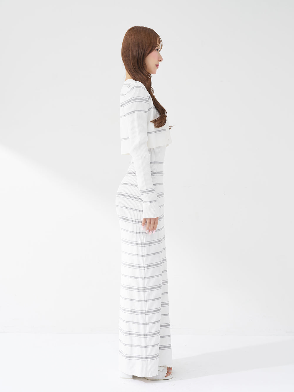 モデル：156cm（着用サイズ：FREE　着用カラー：WHT）