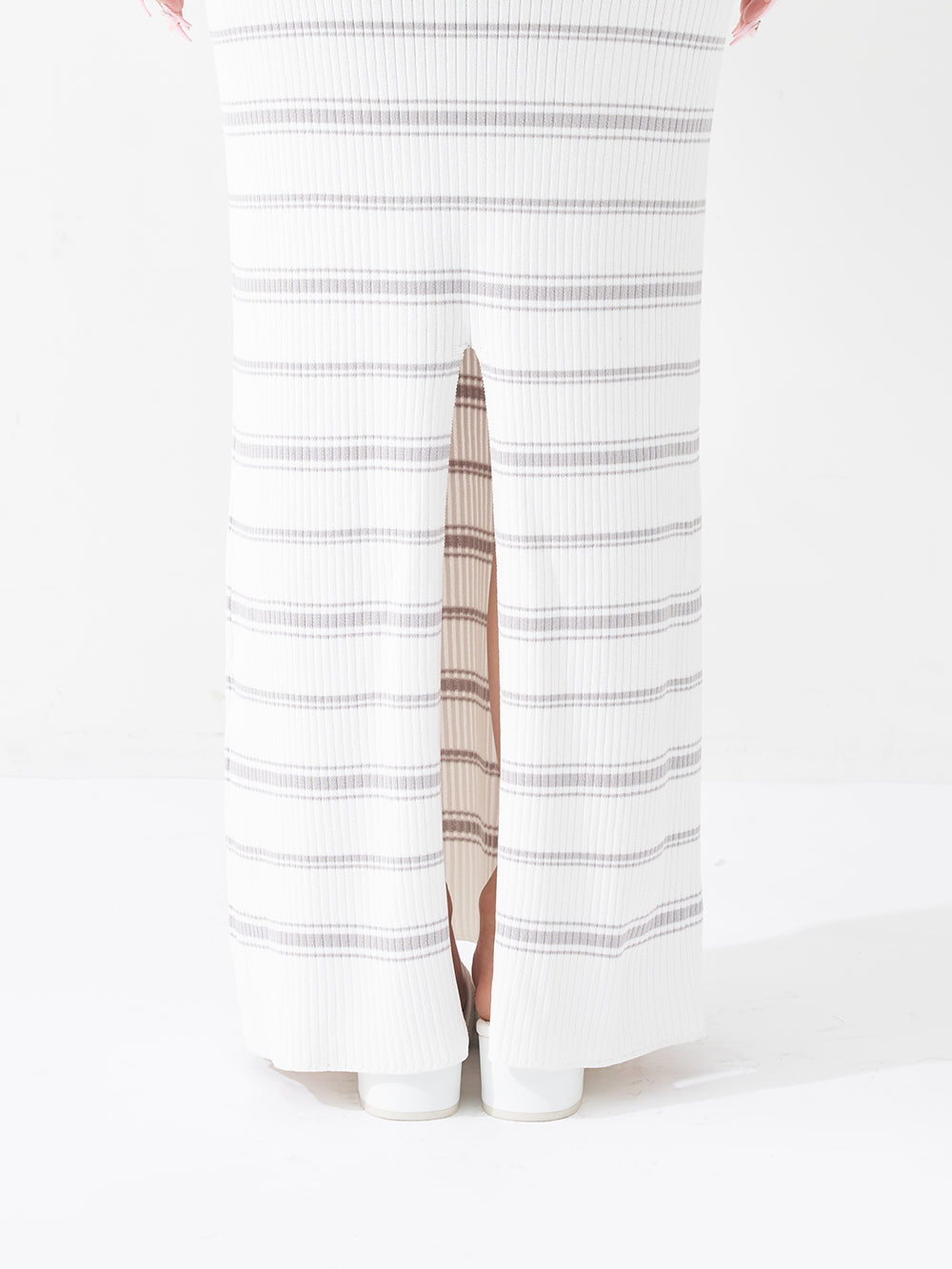 モデル：156cm（着用サイズ：FREE　着用カラー：WHT）