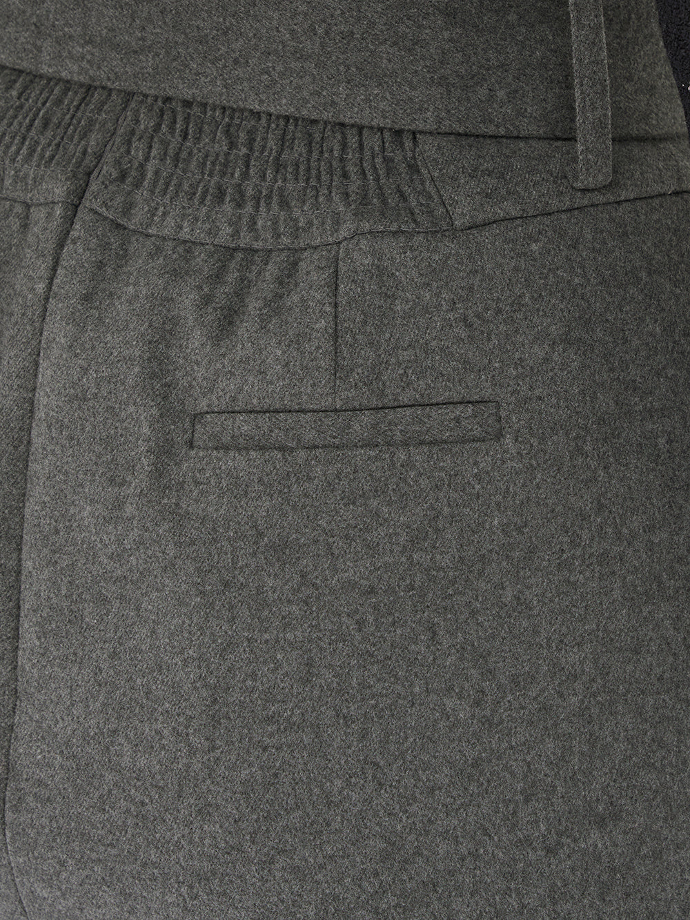 モデル：156cm（着用サイズ：FREE　着用カラー：GRY）