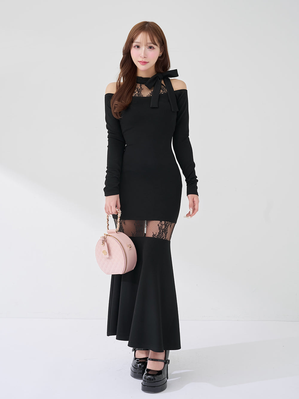 モデル：156cm（着用サイズ：FREE　着用カラー：BLK）