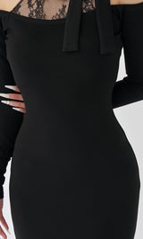 モデル：156cm（着用サイズ：FREE　着用カラー：BLK）