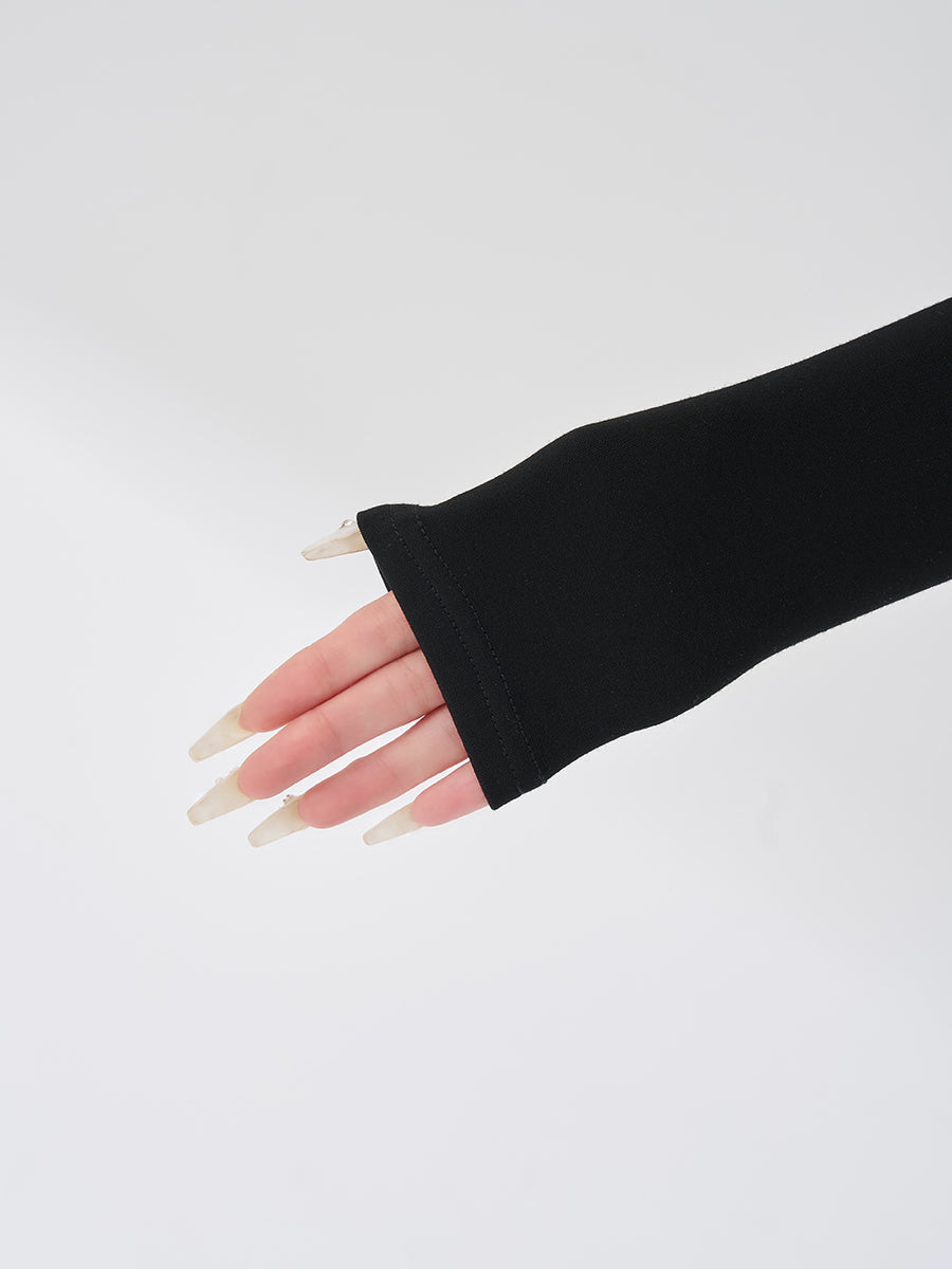 モデル：156cm（着用サイズ：FREE　着用カラー：BLK）