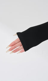 モデル：156cm（着用サイズ：FREE　着用カラー：BLK）