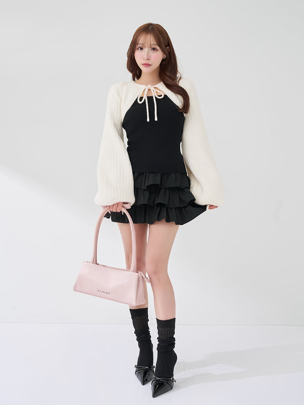 モデル：156cm（着用サイズ：FREE　着用カラー：BLK）