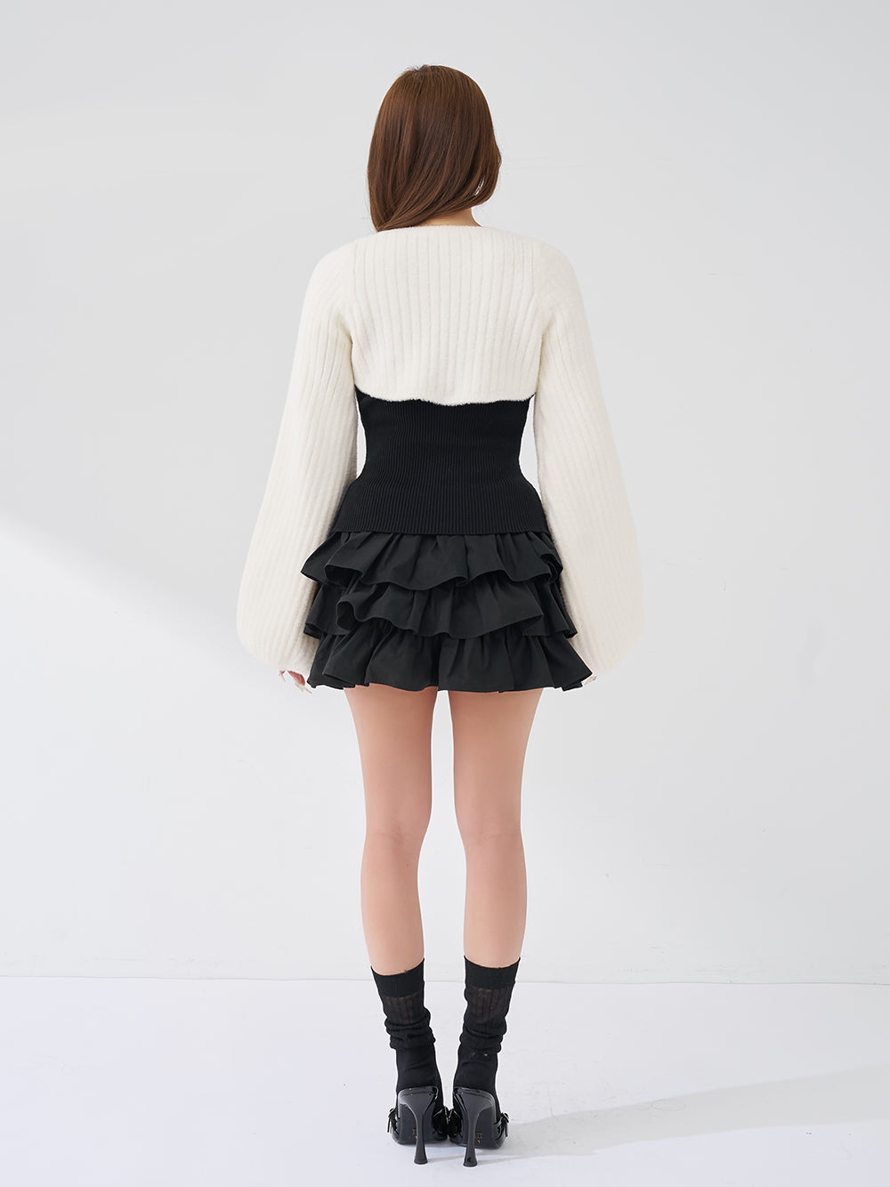 モデル：156cm（着用サイズ：FREE　着用カラー：BLK）