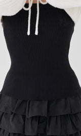 モデル：156cm（着用サイズ：FREE　着用カラー：BLK）